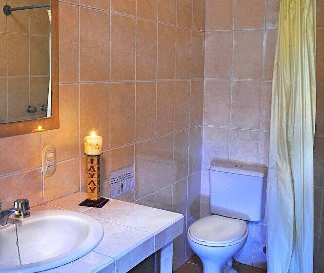 اتاق استاندارد سه تخته با سرویس بهداشتی مشترک, Fuentes