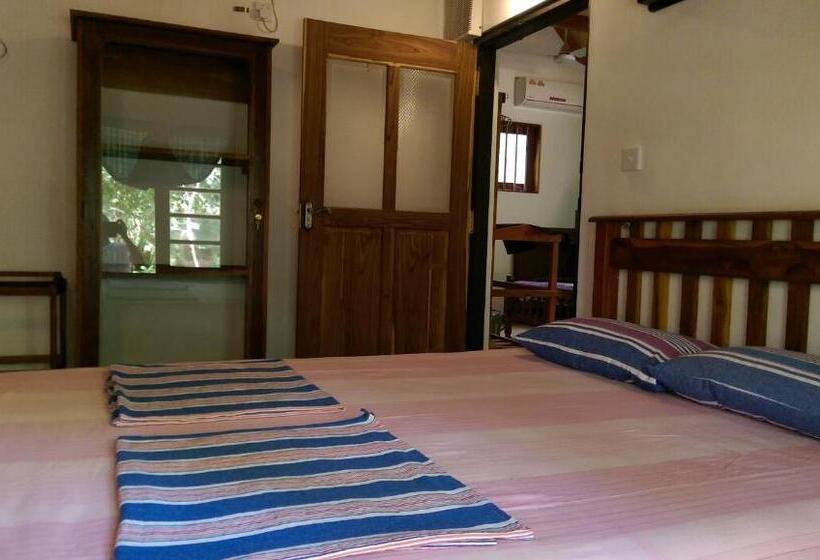 Семейное Бунгало, Green Hill Cottage