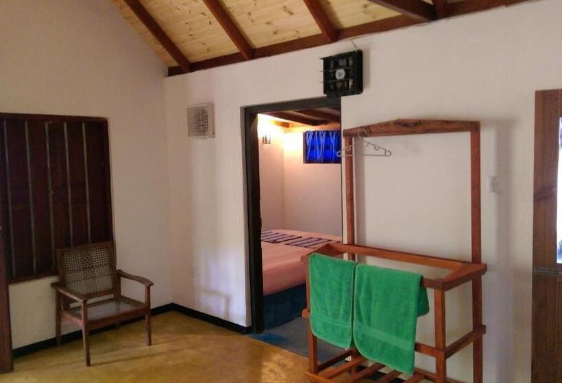 Семейное Бунгало, Green Hill Cottage