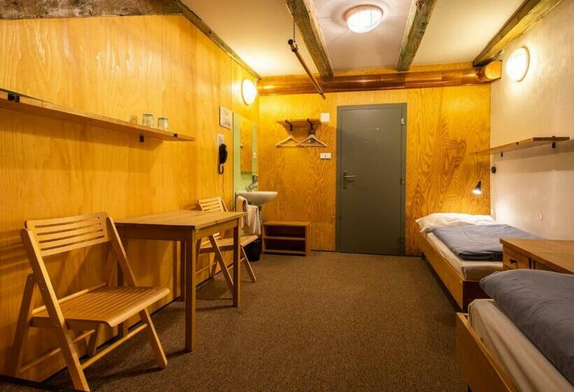 Номер Economy с общей ванной комнатой, A Hostel Zámecký Pivovar Litomyšl