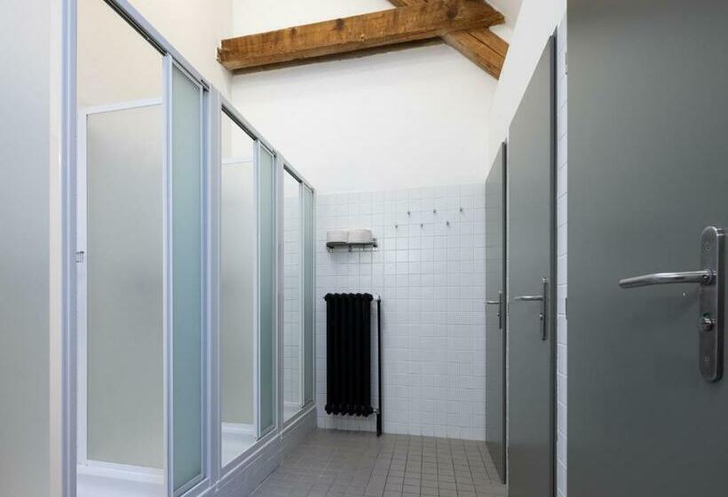 اتاق اکونومی با حمام مشترک, A Hostel Zámecký Pivovar Litomyšl