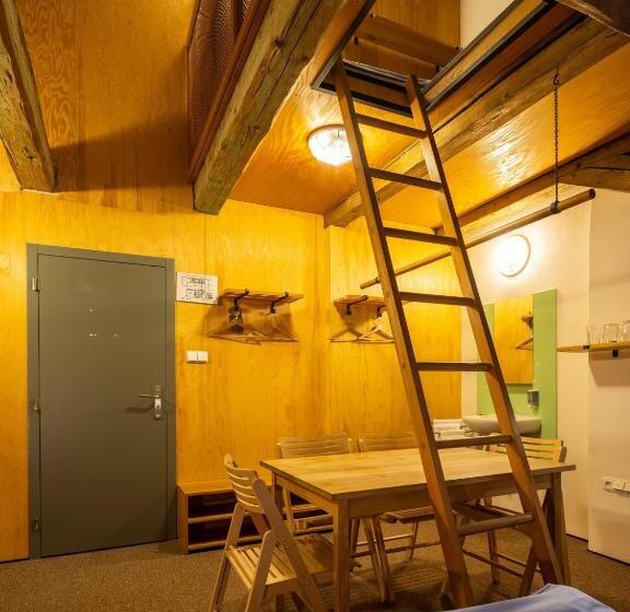 이코노미 쿼드러플룸(공용 화장실), A Hostel Zámecký Pivovar Litomyšl