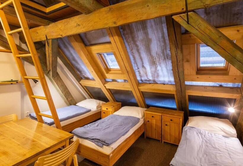이코노미 쿼드러플룸(공용 화장실), A Hostel Zámecký Pivovar Litomyšl