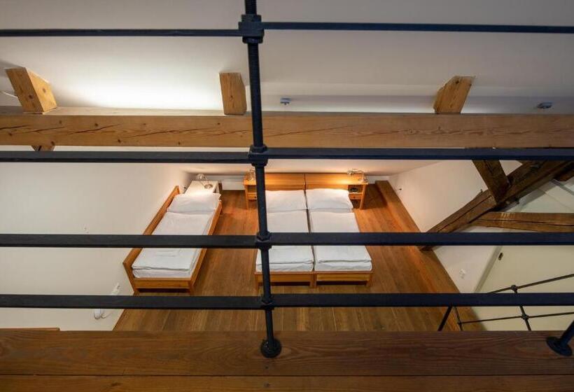 اتاق استاندارد سه نفره, A Hostel Zámecký Pivovar Litomyšl