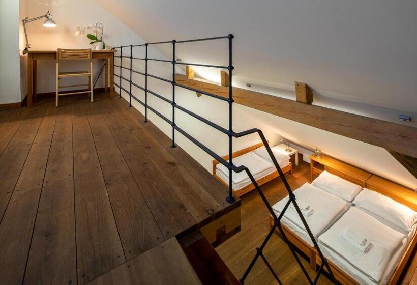 Номер Стандарт Трехместный, A Hostel Zámecký Pivovar Litomyšl