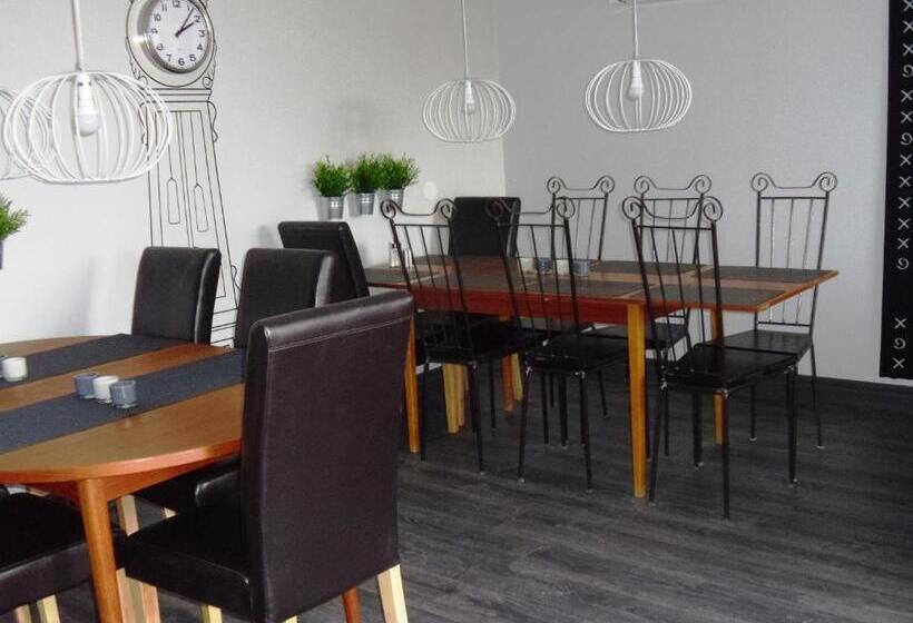 اتاق استاندارد سه نفره, Ekeliden B&b