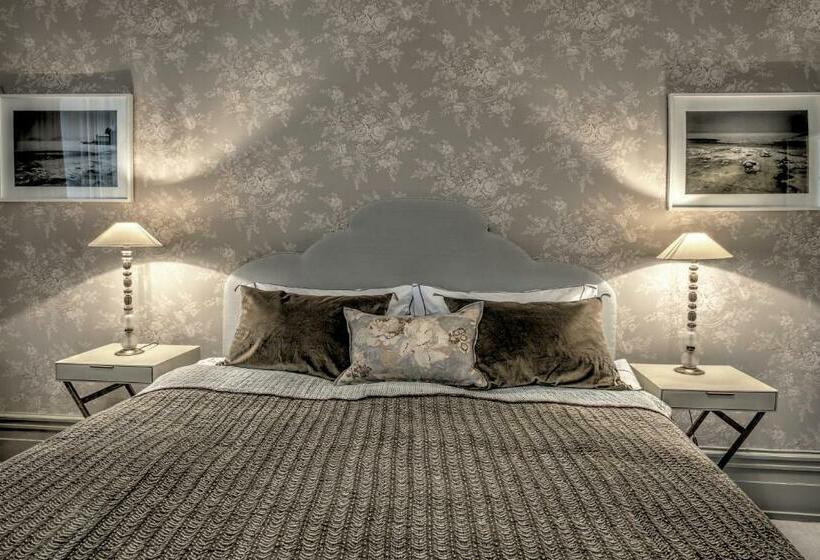 Quarto Estandar, Camillas Hus