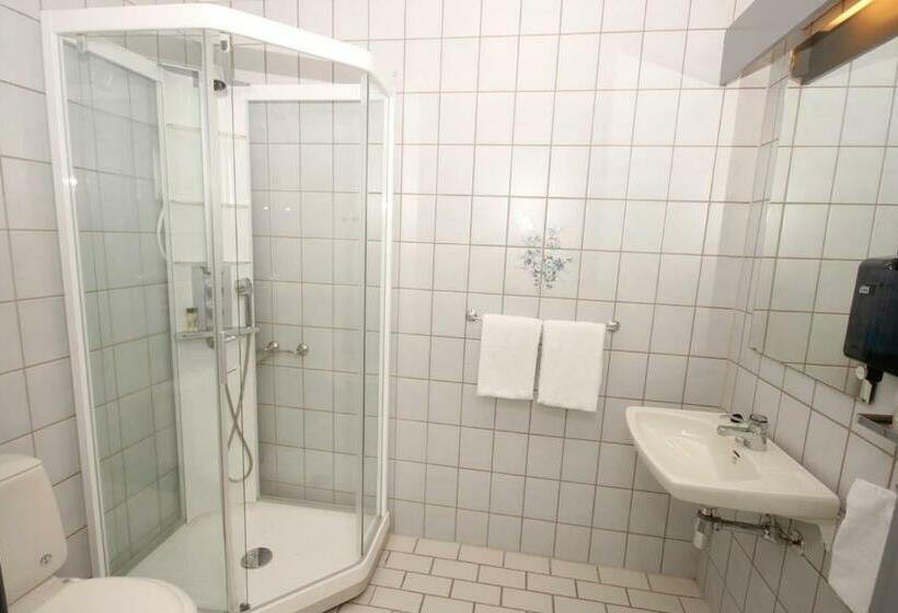 غرفة عائلية, L Fritidsparken