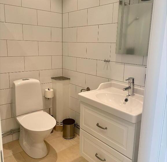 Номер Deluxe, Slottsgården