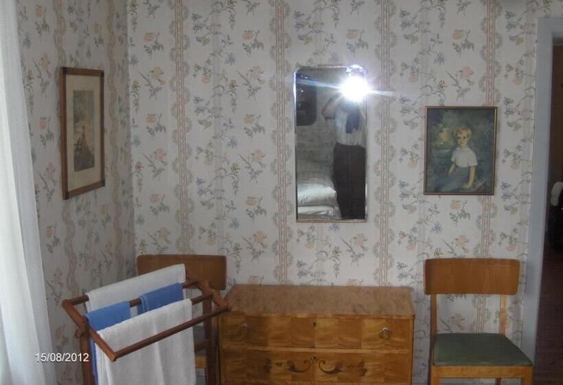 Номер Стандарт Четырехместный Совместный Санузел, Mälby Säteri B&b