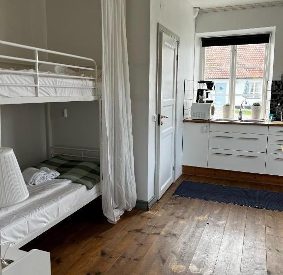 Апартаменты 1 Спальня Нижний Этаж, Svabesholms Kungsgårds B&b Och Pensionat Stenshuvud