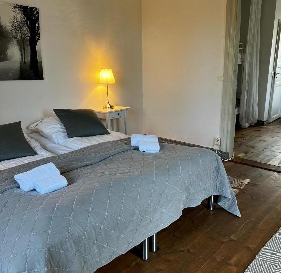 Апартаменты 1 Спальня Нижний Этаж, Svabesholms Kungsgårds B&b Och Pensionat Stenshuvud