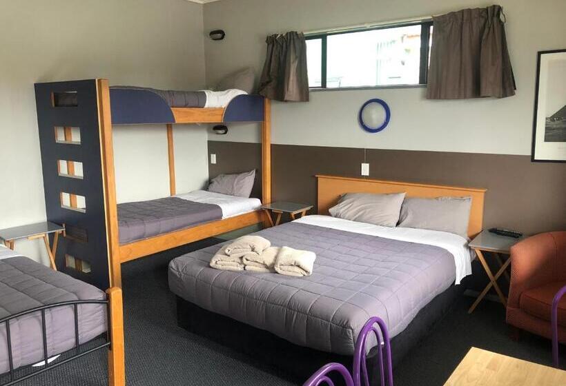家庭间, Ivorytowers Accommodation