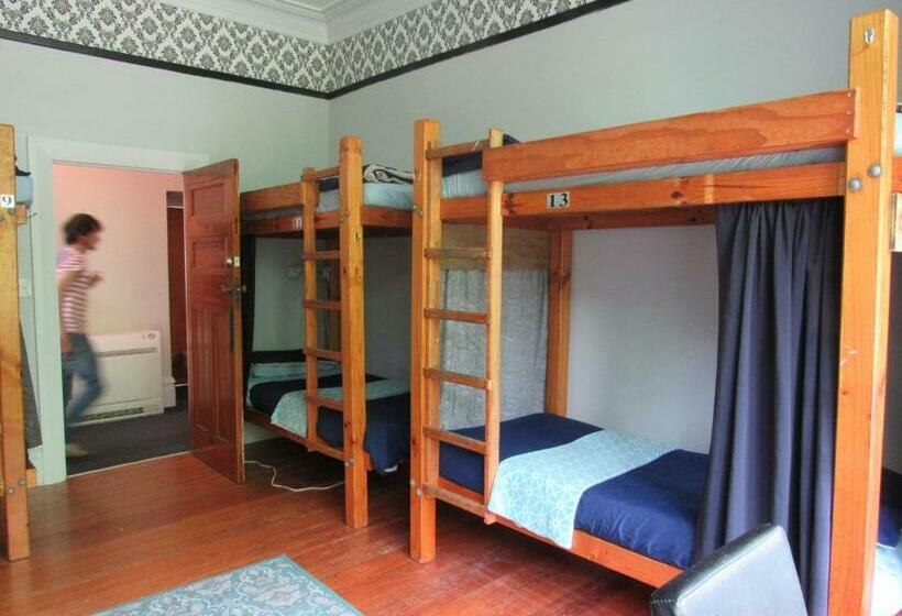 تختخواب در اتاق مشترک, White Elephant Accomodation
