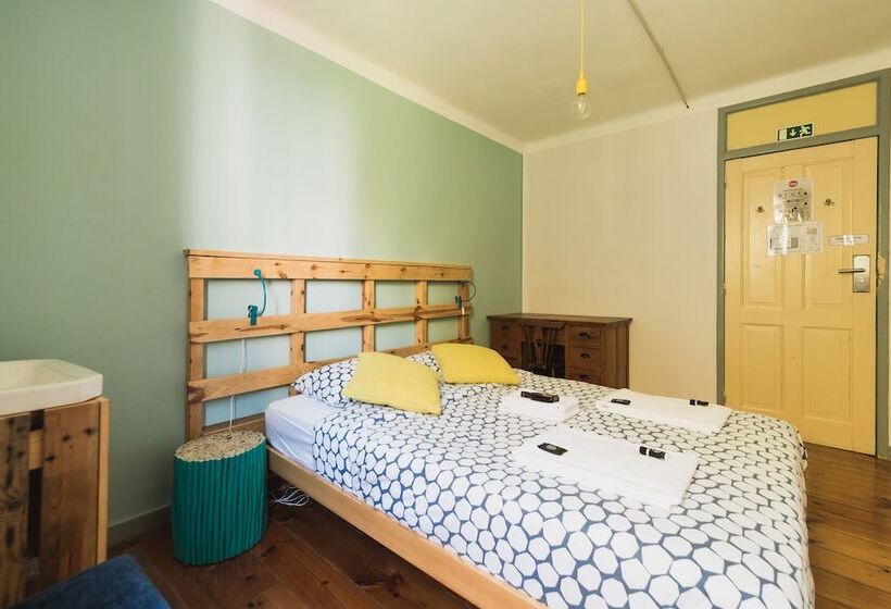 Quarto Estandar Banheiro Compartilhado, WOT New Lisbon