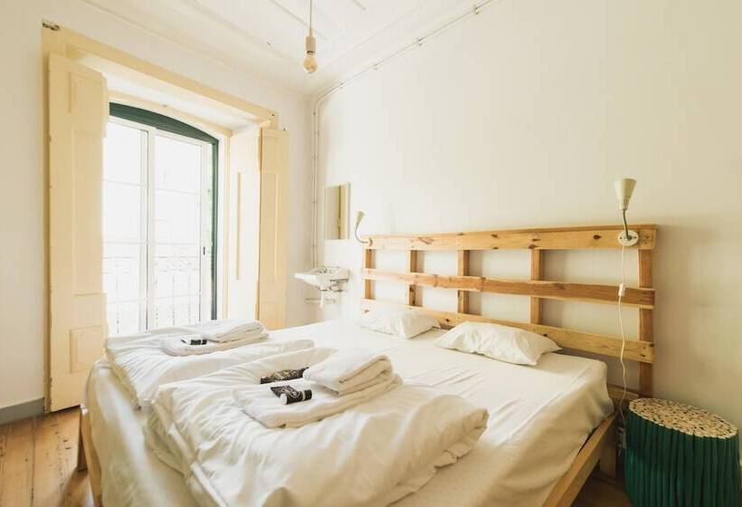 Quarto Estandar Banheiro Compartilhado, WOT New Lisbon