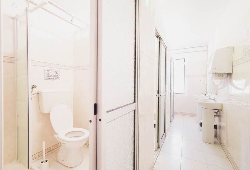 Quarto Estandar Banheiro Compartilhado, WOT New Lisbon