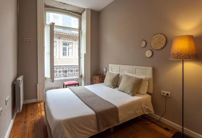اتاق استاندارد با سرویس بهداشتی مشترک, Being Porto Hostel