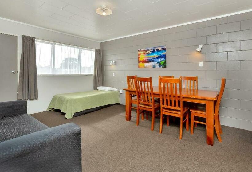 דירת שני חדרים, Continental Motel