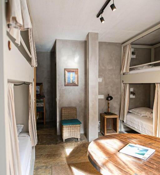 Семейный Номер, Surfers Lodge Peniche