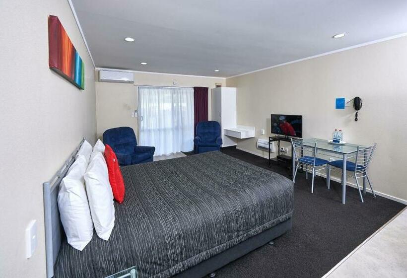 Студия Стандарт, Livingston Motel