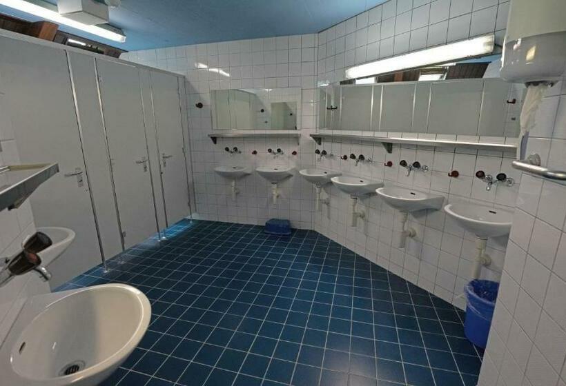 Номер Стандарт Четырехместный Совместный Санузел, Delémont Youth Hostel