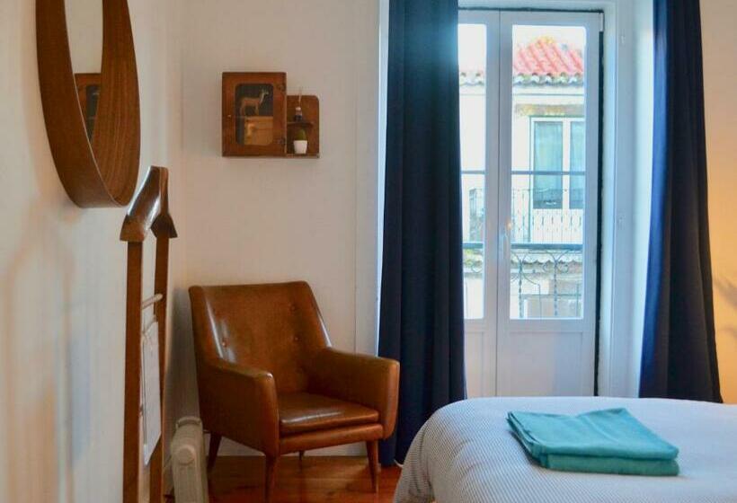 اتاق استاندارد با سرویس بهداشتی مشترک, Goodnight Hostel