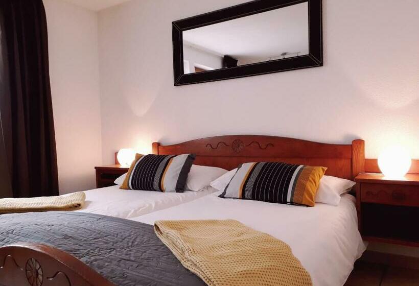 Номер Стандарт Трехместный, Hôtel De Fully