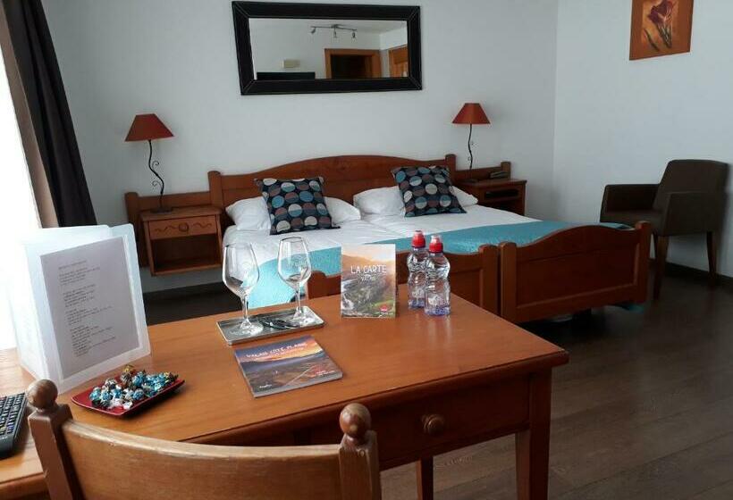 Номер Стандарт Трехместный, Hôtel De Fully