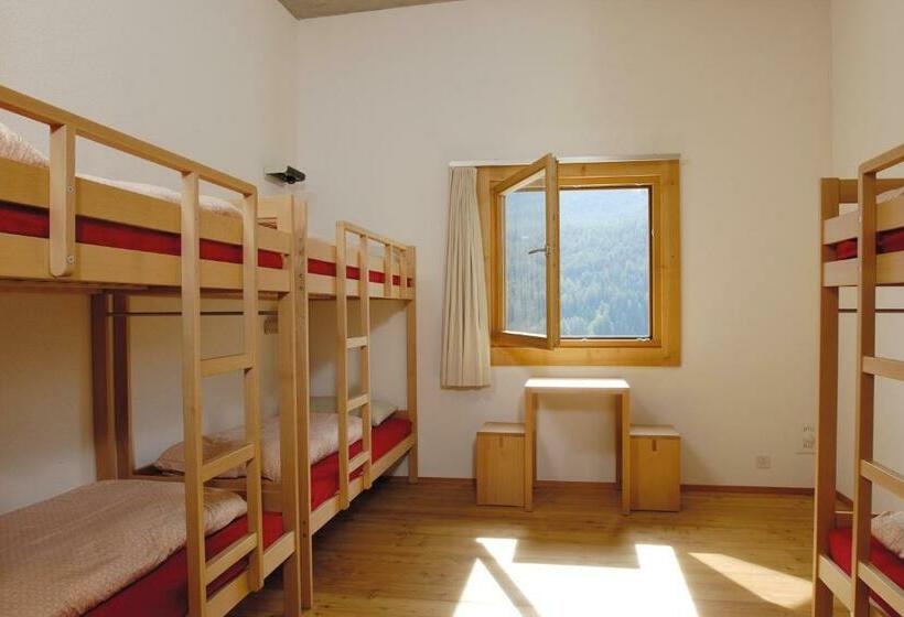 اتاق استاندارد چهارنفره با سرویس بهداشتی مشترک, Scuol Youth Hostel