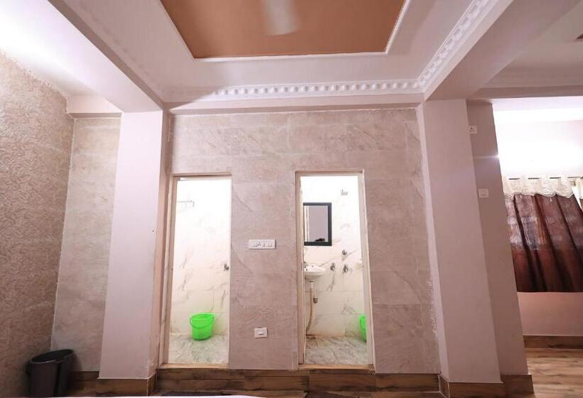 اتاق لوکس چهار تخته, Gokul Bhawan