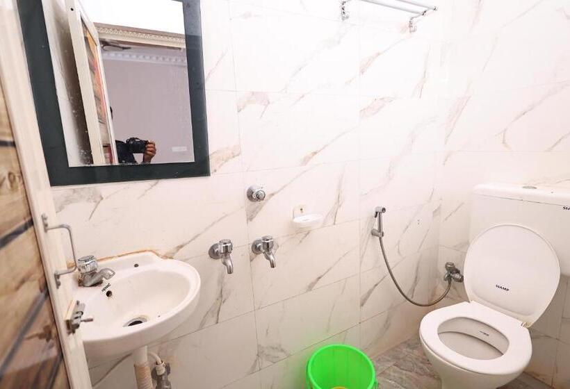 اتاق لوکس چهار تخته, Gokul Bhawan