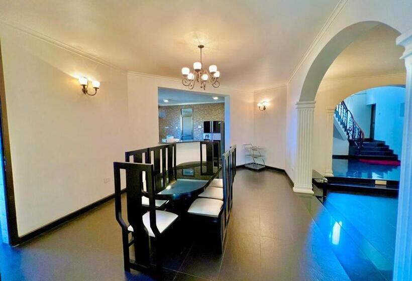 Quarto Estandar Cama King, Wenzi Luxury Homes