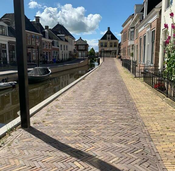 디럭스 룸, B&b Het Herenhuys Aan De Historische Gracht Van Kollum