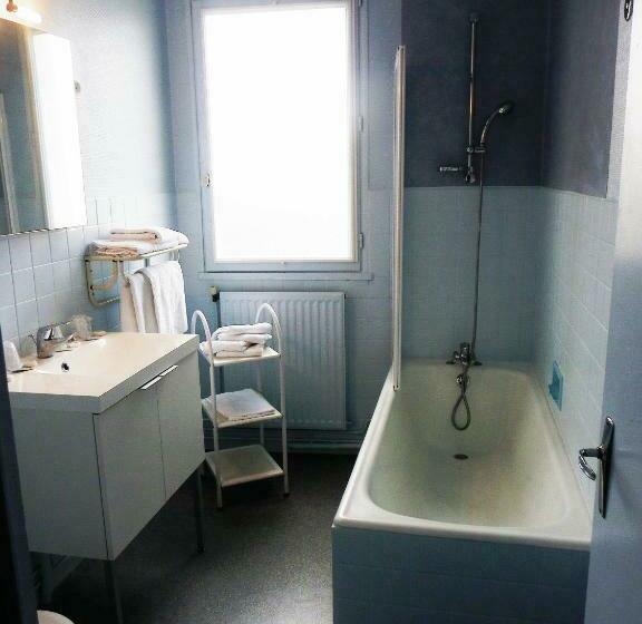Семейный Номер, Hôtel Du Port