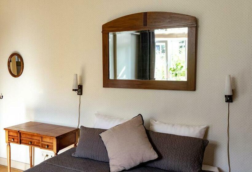 Quarto Estandar, Logis Pastis