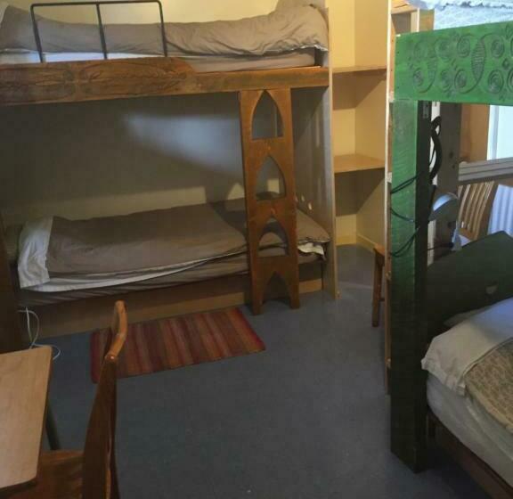 ルームシェアのワンベッド, Auberge Internationale Le Tangon