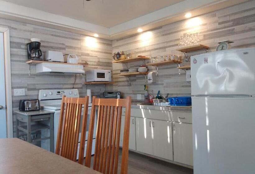 Бунгало Стандарт 3 Спальни, Auberge Jeunesse à Loulou