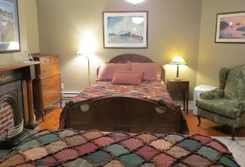 חדר סטנדרט לשלושה, The Roses Heritage Inn