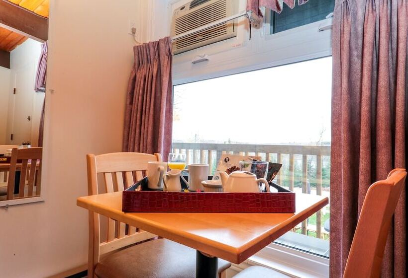Номер Deluxe, Lakeview Motel