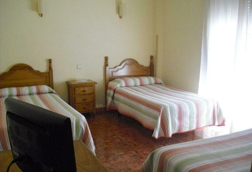 Номер Стандарт Трехместный, Hostal Sunami