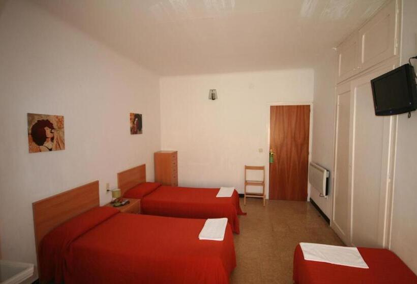 Трехместный Номер Стандарт Совместная Ванная, Hostal Juventus