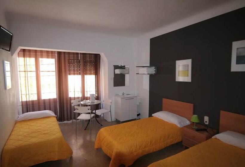 Трехместный Номер Стандарт Совместная Ванная, Hostal Juventus