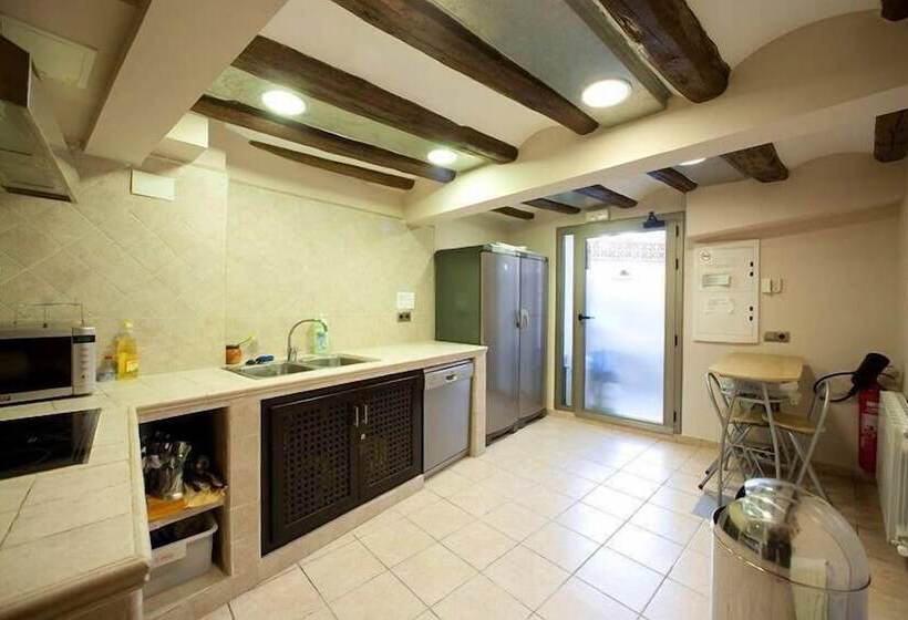تختخواب در اتاق مشترک, Somianatura   Hostel