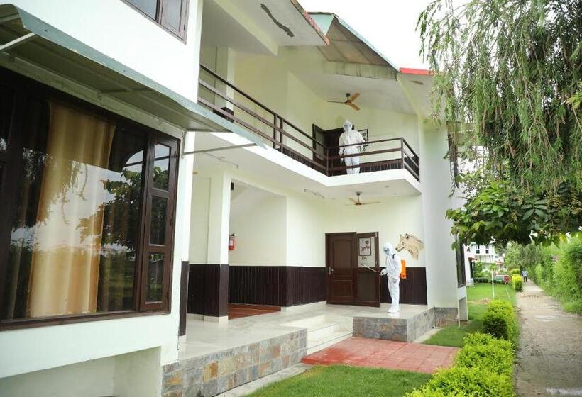 디럭스 룸, Corbett Treat Resort