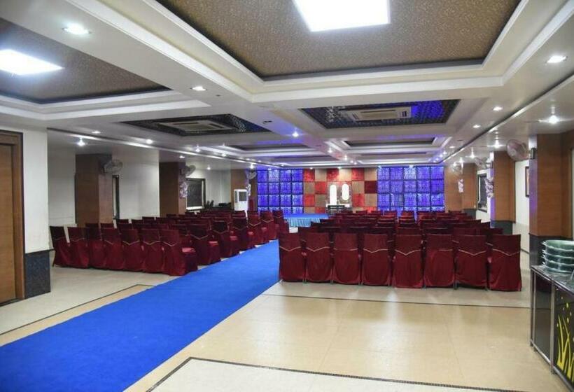 Номер Deluxe, Simran Pride, Raipur