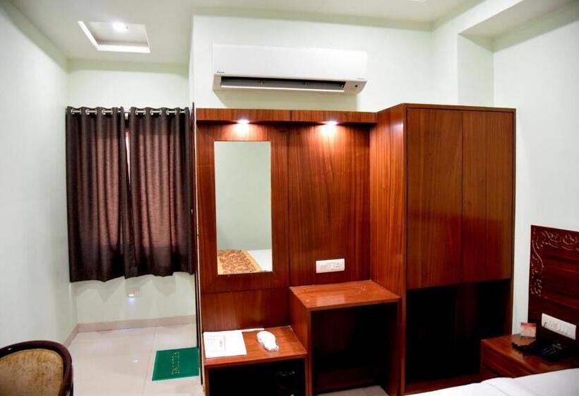 Люкс Superior, Simran Pride, Raipur