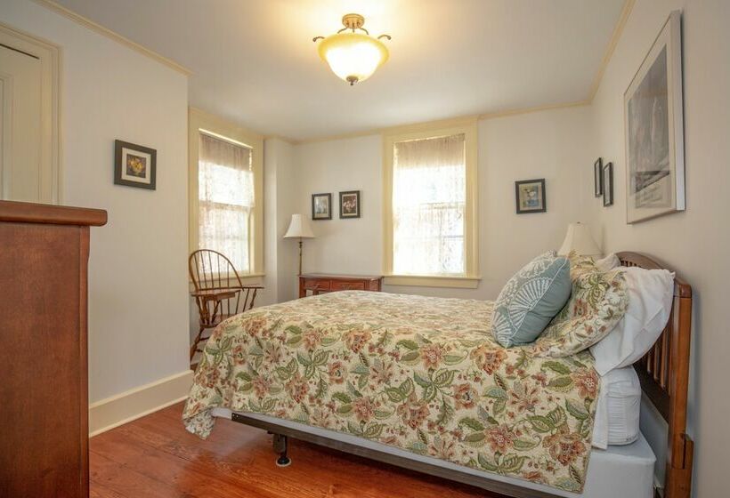 Номер Стандарт, Clark Currier Inn