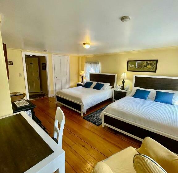 标准间, Clark Currier Inn
