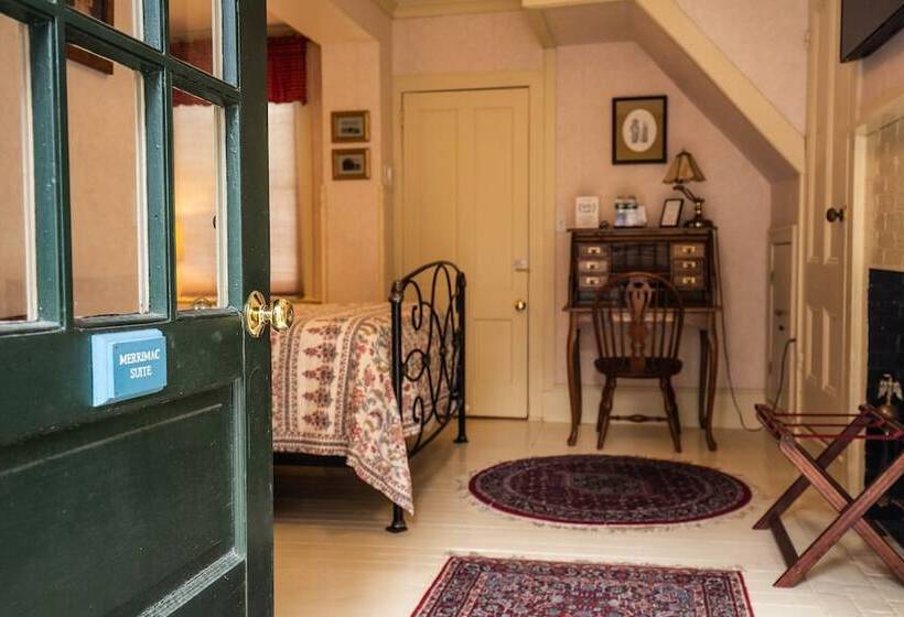 标准间, Clark Currier Inn